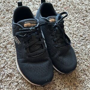 Skechers Black Sneakers with Classic Silhouette and Lace-Up Design